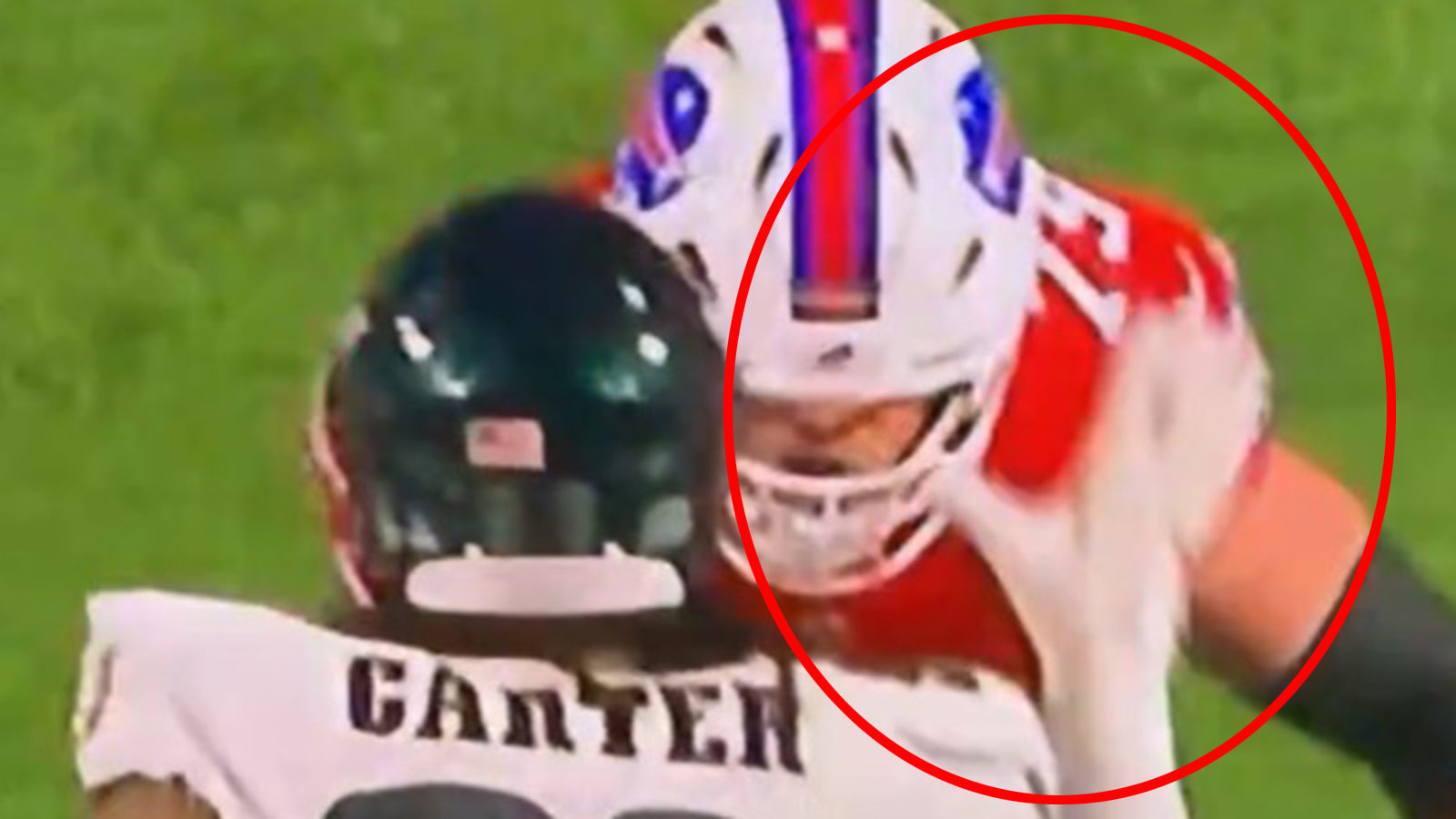 Jalen Carter making a move on Spencer Brown