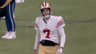 49ers punter Thomas Morstead looking on