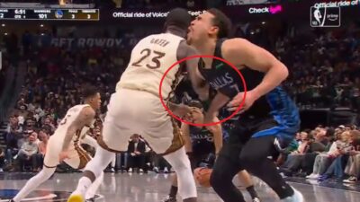 Draymond Green elbowing Dwight Powell