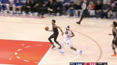 Pelicans guard Jordan Poole throwing a lob off the glass against the Rockets