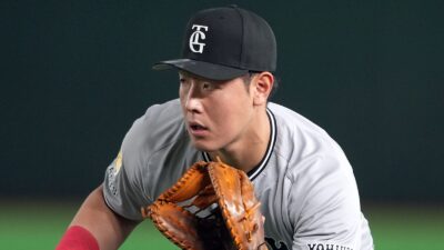 Kazuma Okamoto fielding a baseball