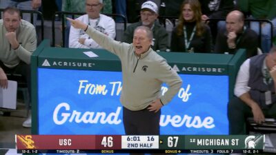 Michigan State coach Tom izzo berating former Spartans star Paul Davis and asking him to leave