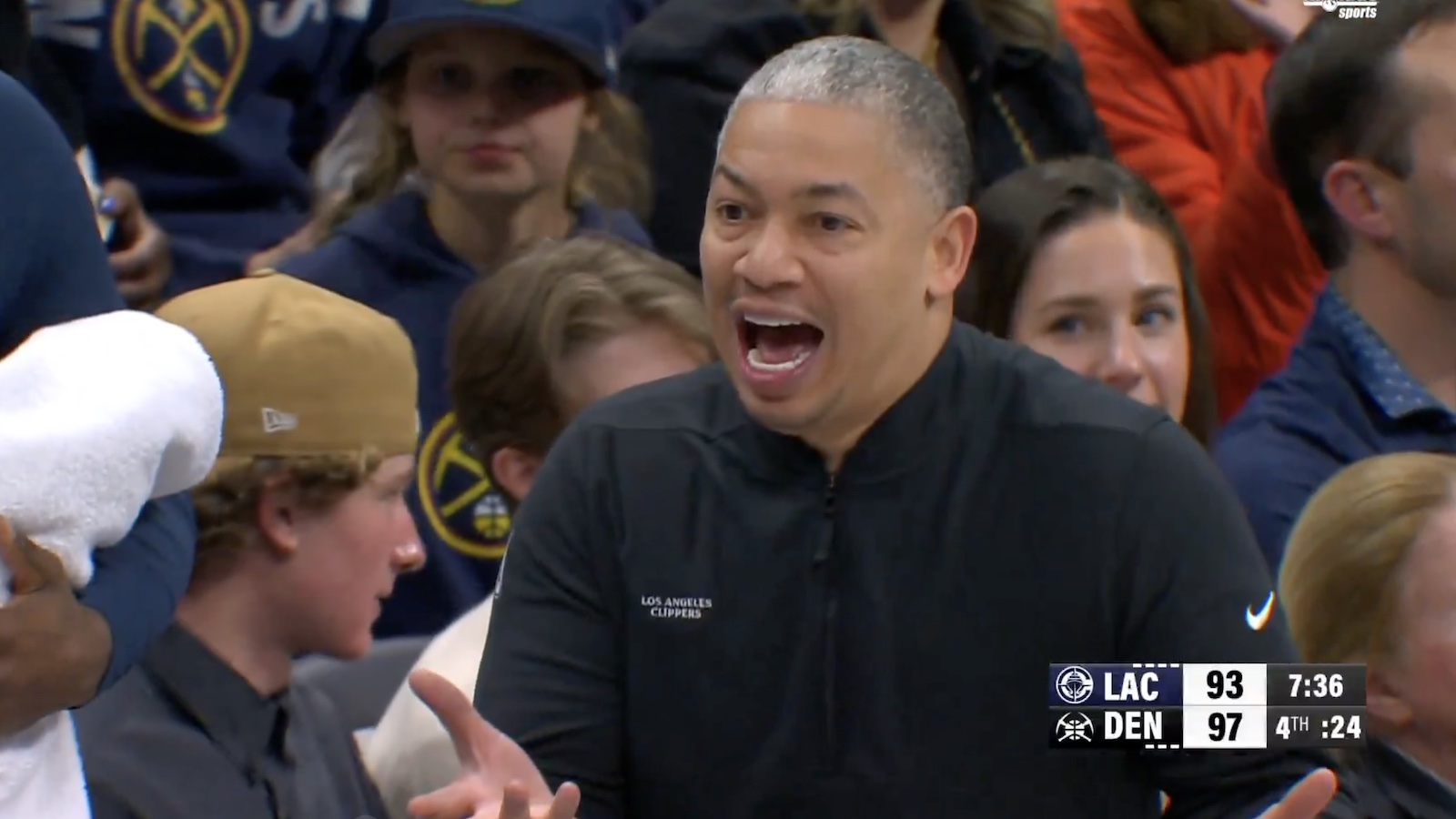 Clippers head coach Tyronn Lue upset over a call