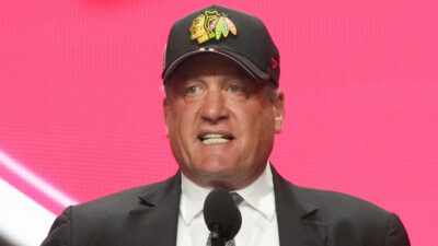 Jeremy Roenick wearing a Blackhawks cap