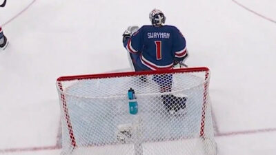 Jeremy Swayman in front of the net