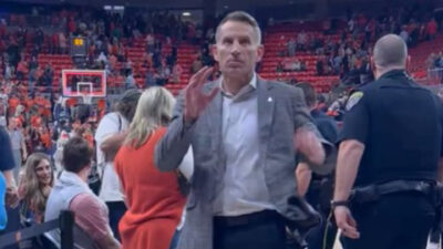 Nate Oats leaving the court