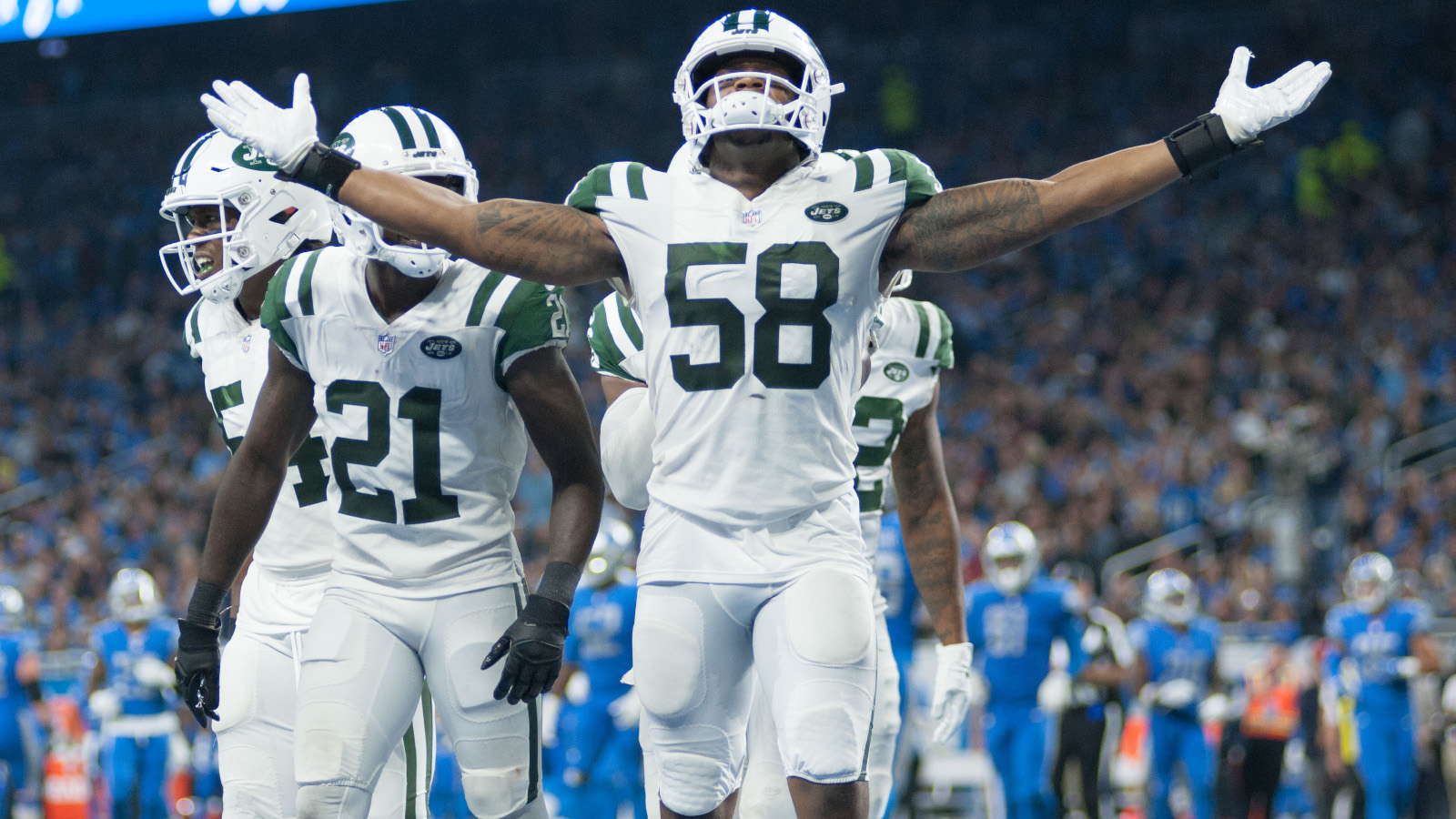 Darron Lee celebrates a sack