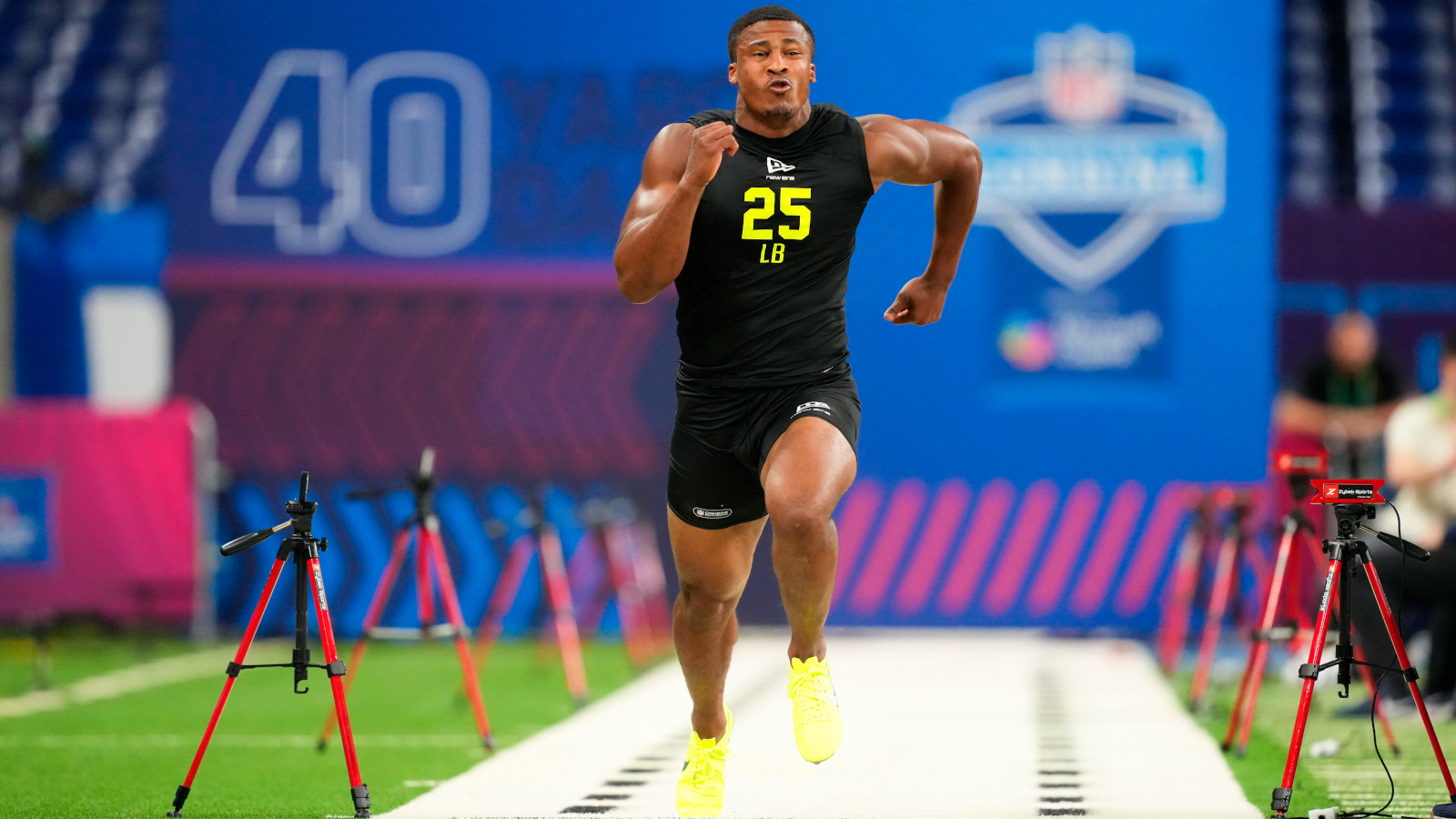 OSU linebacker Sonny Styles runs a 40-yard dash at the 2026 NFL Combine.