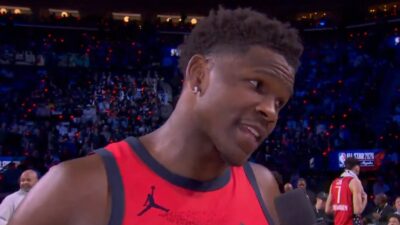 Anthony Edwards giving an interview