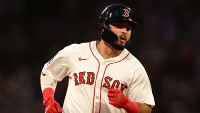 Wilyer Abreu rounding the bases