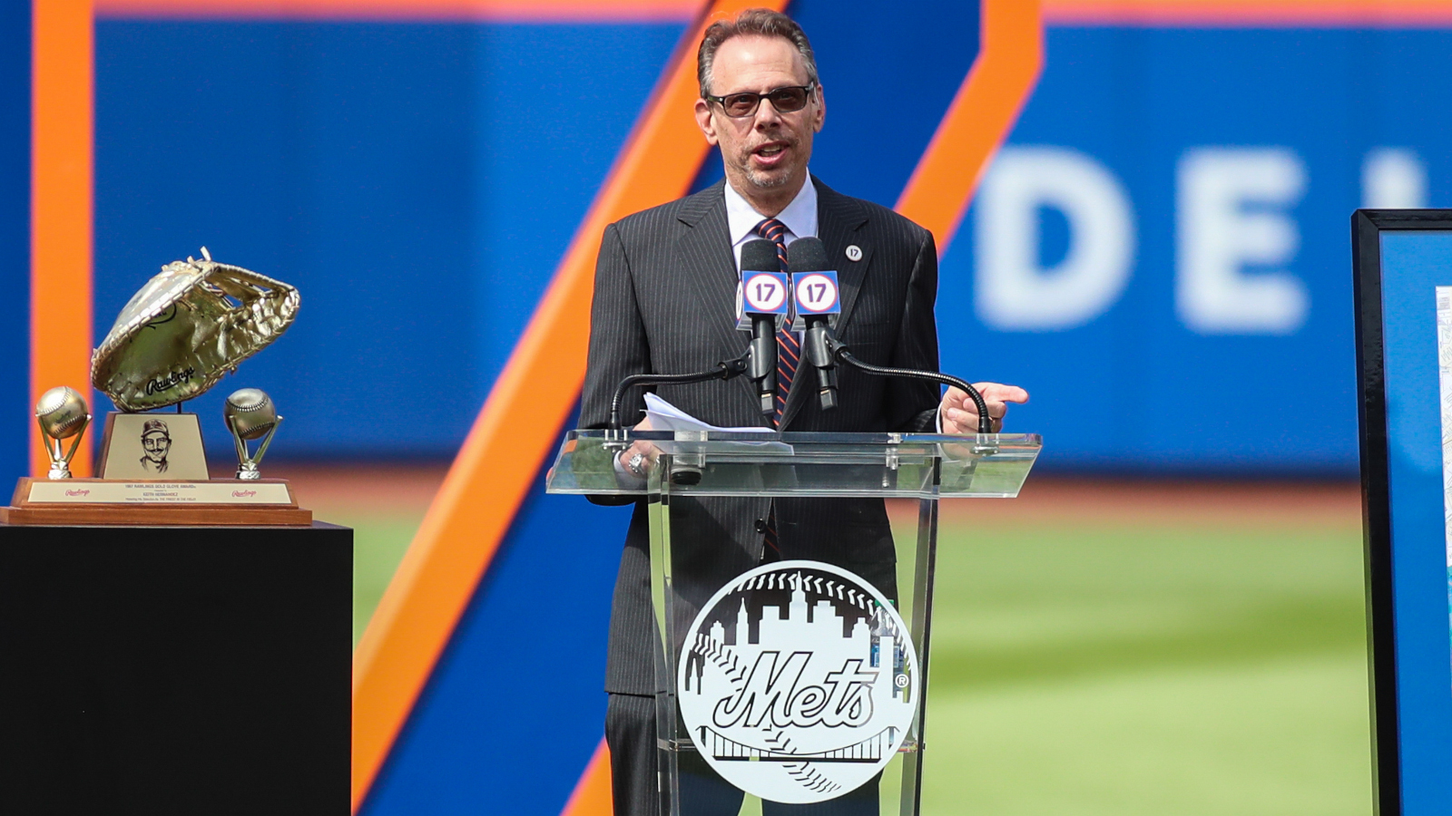 New York Mets announcer Howie Rose.