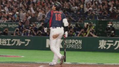 Shohei Ohtani hits WBC grand slam.