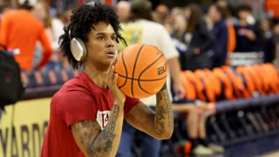 Alabama guard Aden Holloway warming up.
