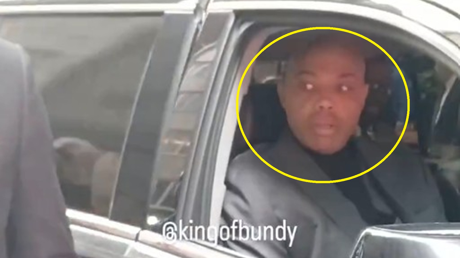 Charles Barkley looking at a fan