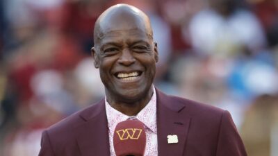 Darrell Green giving a speech