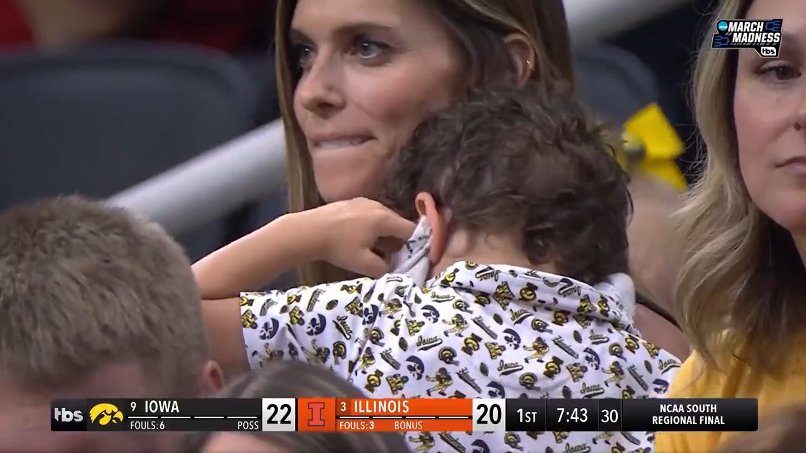 Iowa-Illinois horn delay