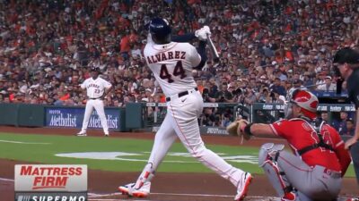 Yordan Alvarez swinging the bat