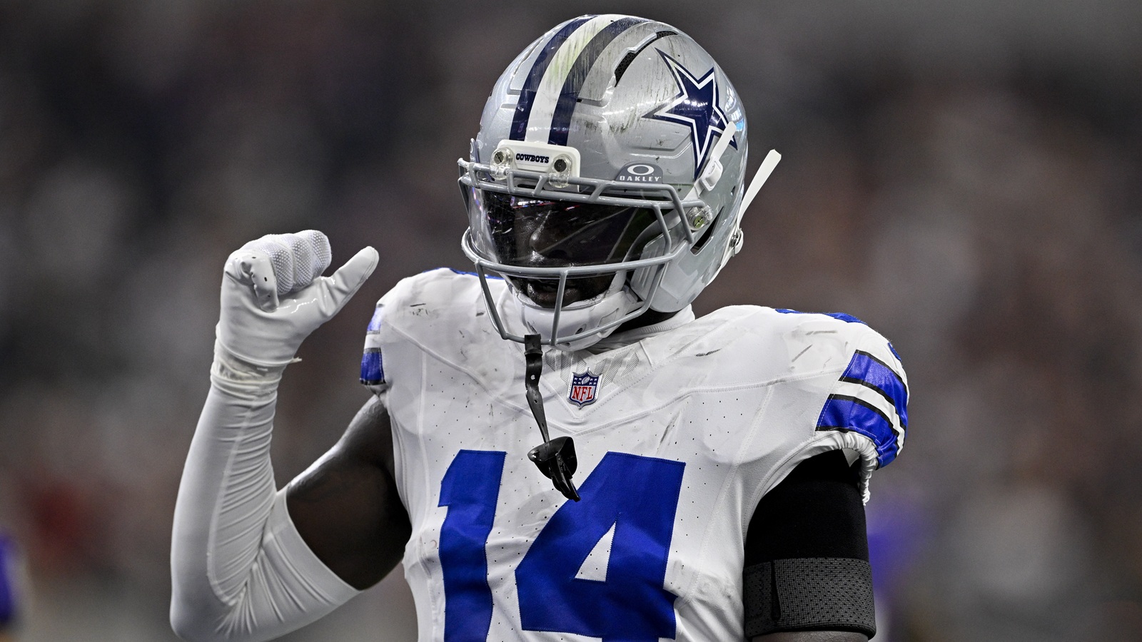 Markquese Bell playing for the Cowboys