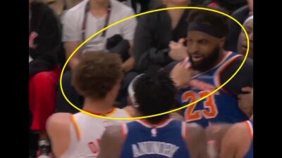 Mitchell Robinson and Dyson Daniels scuffling