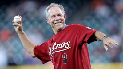 Phil Garner throwing a pitch