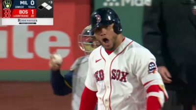 Willson Contreras yelling at the pitcher