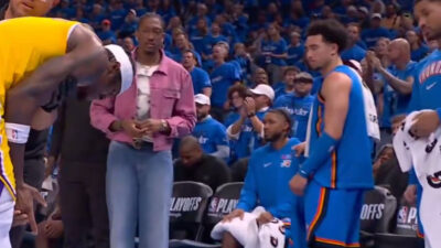 Thunder players looking at Jarred Vanderbilt