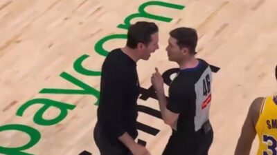 JJ Redick yelling at a referee