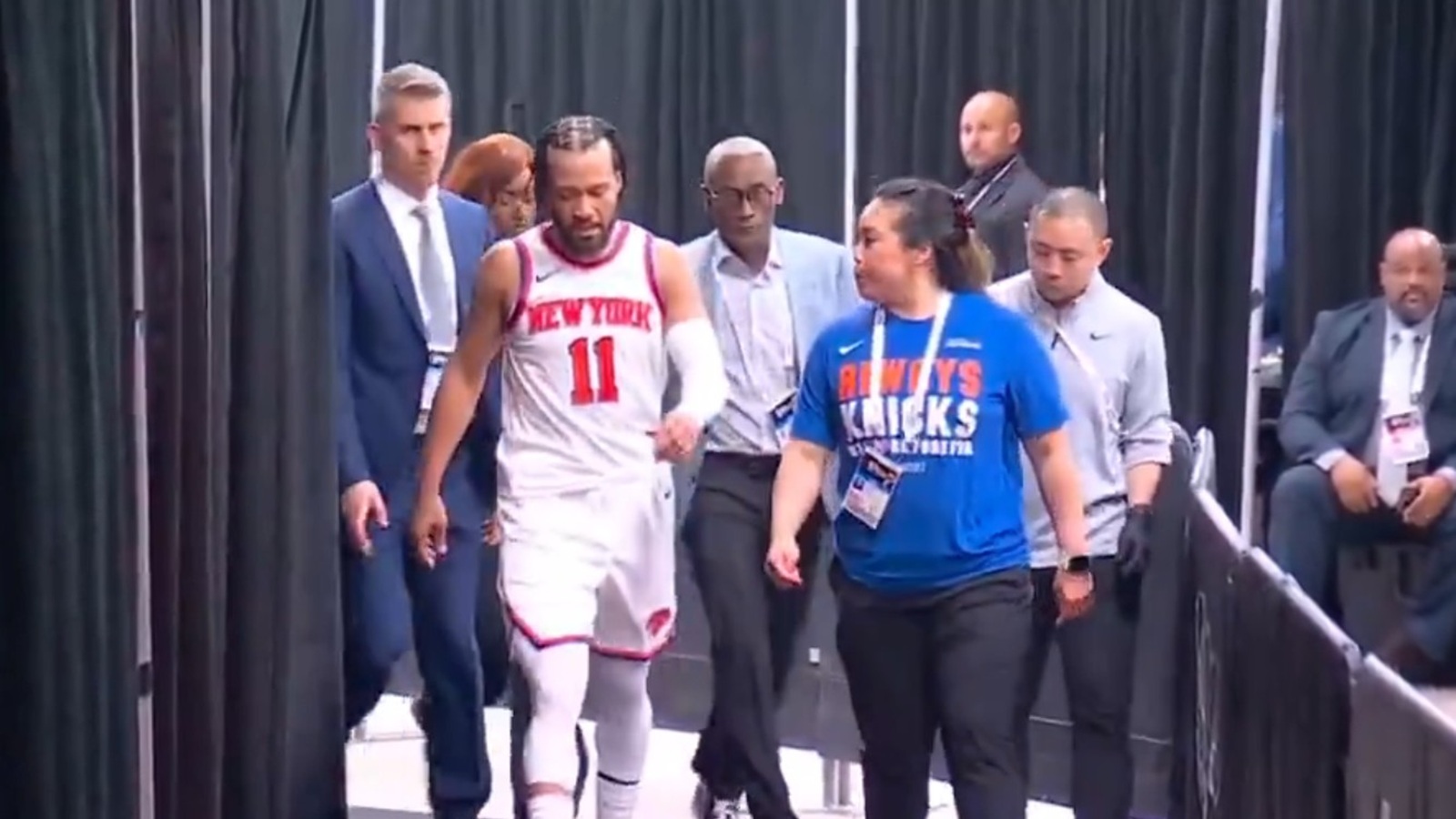 Jalen Brunson walking in the tunnel