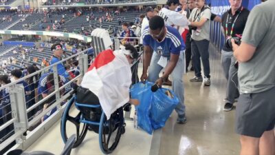 Jameis Winston collecting trash during a World Cup game alongside Japanese fans