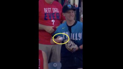 Phillies fan pulling a switcheroo on a Mets home run ball