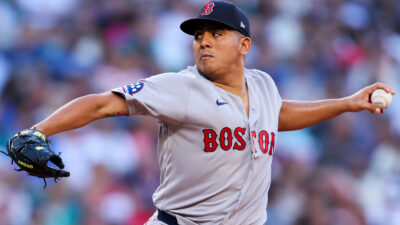 Red Sox pitcher Ranger Su&aacute;rez (55) delivers a pitch