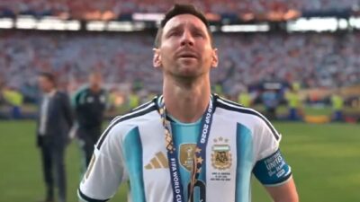 Lionel Messi crying