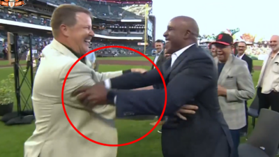 Jeff Kent, Barry Bonds greeting each other