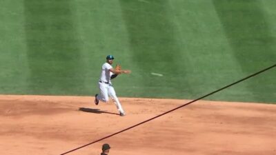 Amed Rosario throwing the ball