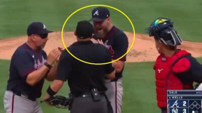 Chris Sale yelling at an umpire