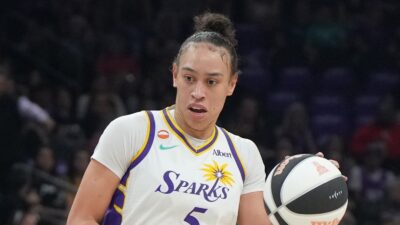 Dearica Hamby dribbling