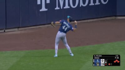Julio Rodriguez committing a throwing error during Mariners' blowout loss to Brewers