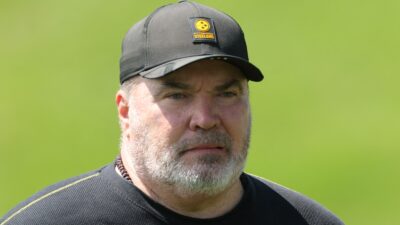Mike McCarthy in a Steelers hat
