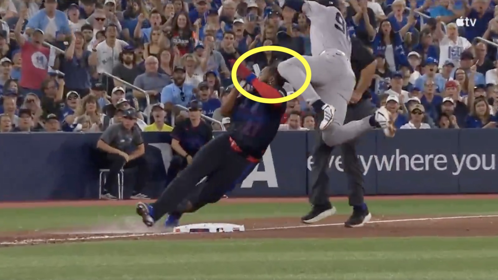 Blue Jays star Vladimir Guerrero Jr. being kneed in the head by Yankees shortstop George Lombard Jr.