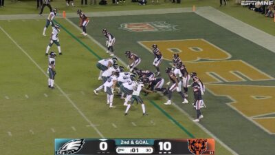 Eagles line up for a play with a second left in the first half against the Bears