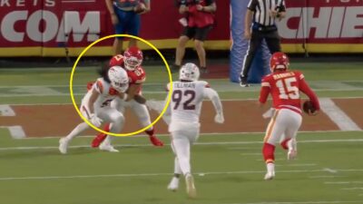 Travis Kelce holding an opponent