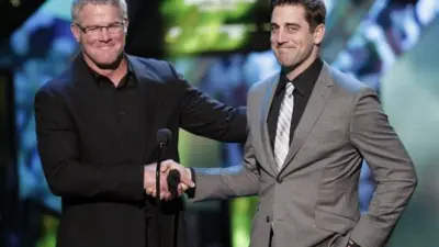 Brett Favre Aaron Rodgers award