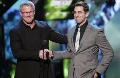 Brett Favre Aaron Rodgers award