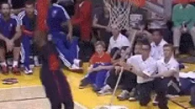 Andre Drummond alley-oop