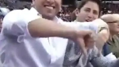 Sixers fans boo Andrew Bynum