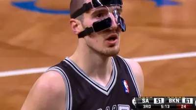 Nando De Colo nose mask