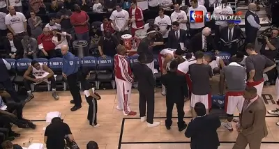 DeMar DeRozan bench