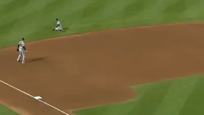 Andrelton Simmons play