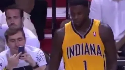 Lance Stephenson finger selfie