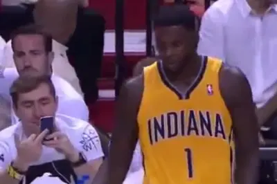 Lance Stephenson finger selfie